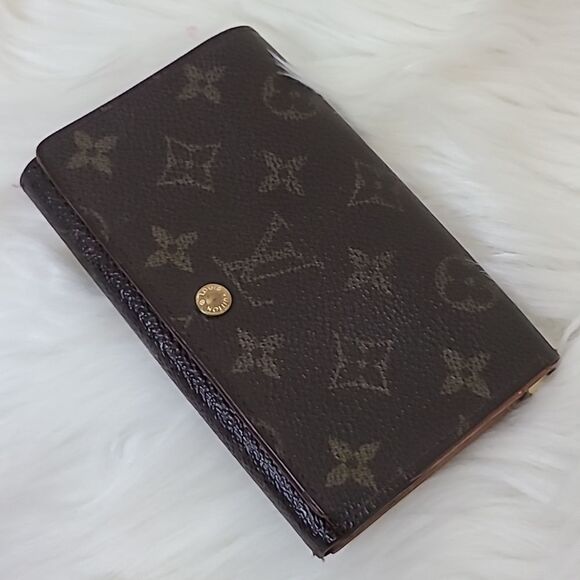 💯 Authentic Louis Vuitton Short Wallet 🍀 - Picture 3 of 17
